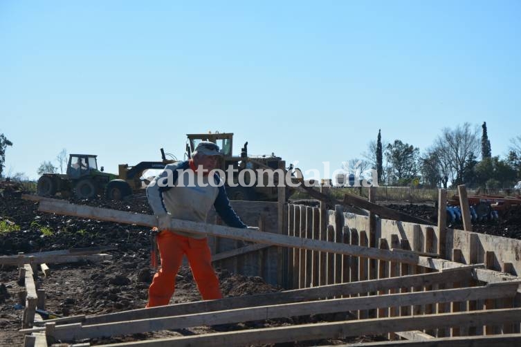 Se construyen alcantarillas que optimizarán el sistema hidráulico del corredor. (Foto: Vialidad Nacional)