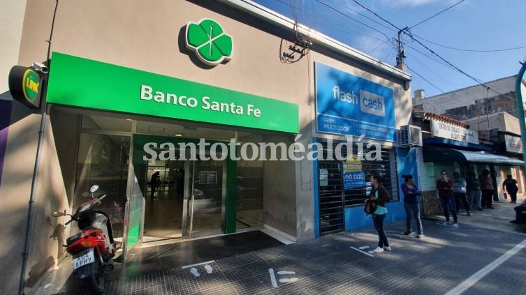 La Defensoría del Pueblo recomendó al Banco de Santa Fe que adopte una serie de medidas para prevenir estafas virtuales