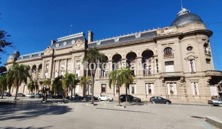 La provincia convoca a los gremios docentes y a profesionales de salud para continuar el diálogo paritario