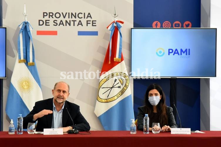 El gobernador firmó un convenio con el Pami para reforzar el plan de vacunación provincial