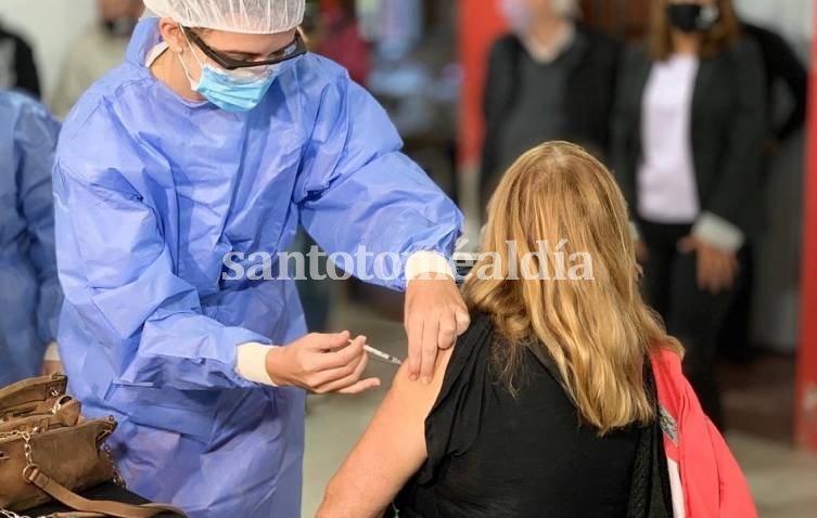 Quienes se vacunaron con Sputnik V en marzo y abril, recibirán la segunda dosis