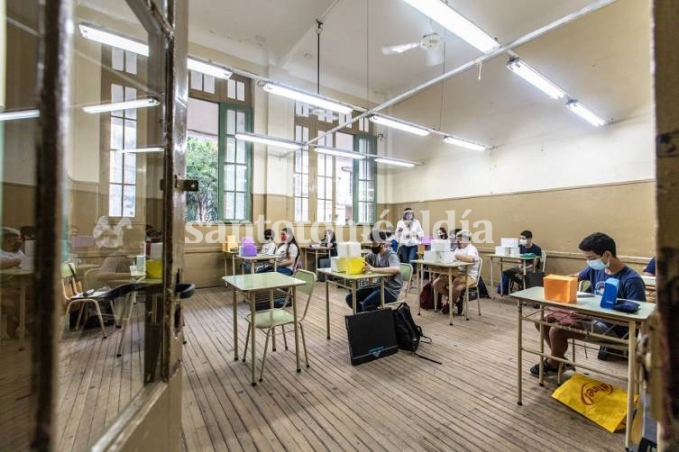El gobierno provincial analiza el regreso a las aulas en los niveles primario y secundario