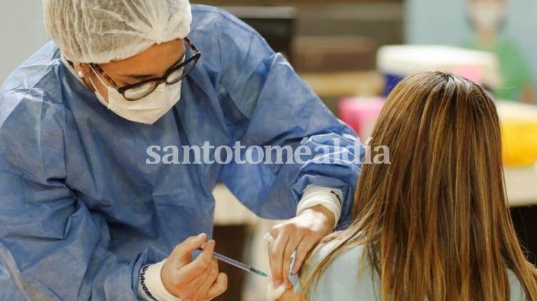 La próxima semana comenzarán a vacunar contra el COVID-19 a menores de 12 a 17 años con factores de riesgo
