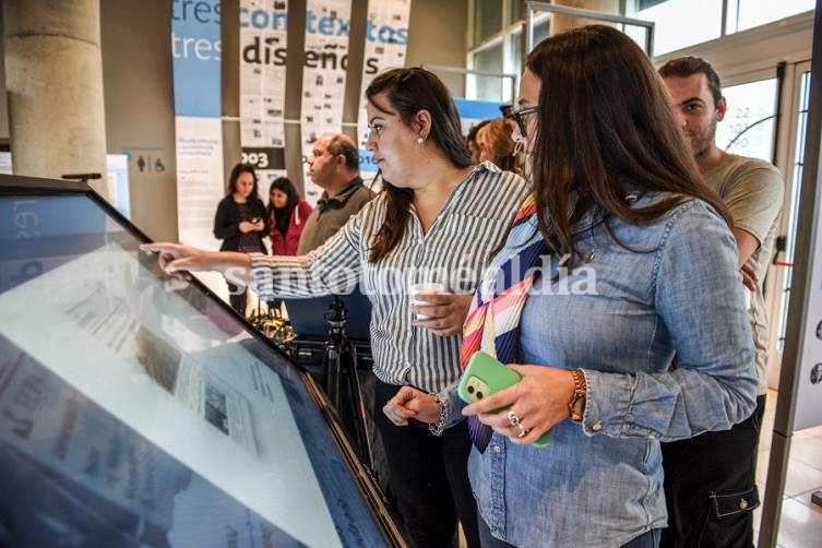 Se inauguró la muestra interactiva “El Paraninfo, 20 años de noticias en clave universitaria”