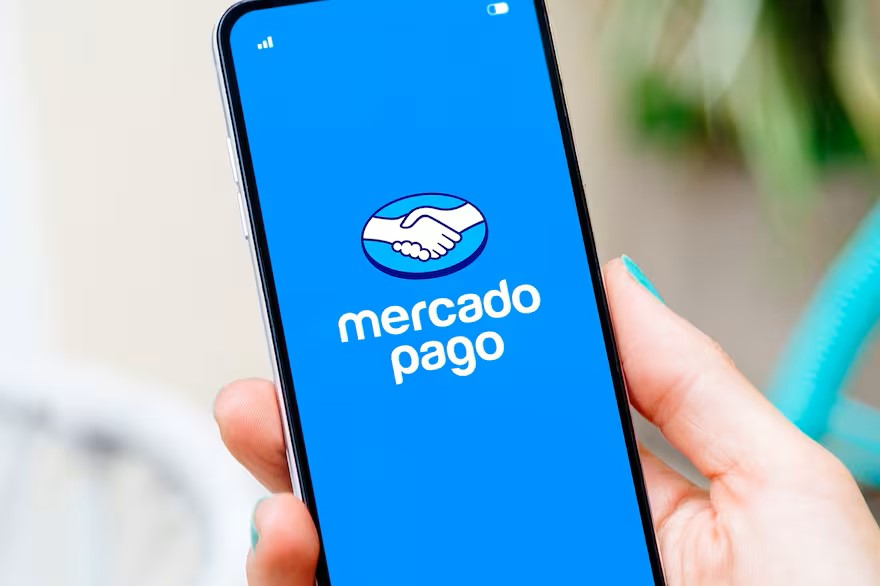 La proveedora de servicio de pagos de Mercado Libre buscará ofrecer a sus clientes lo mismo que las entidades financieras tradicionales.