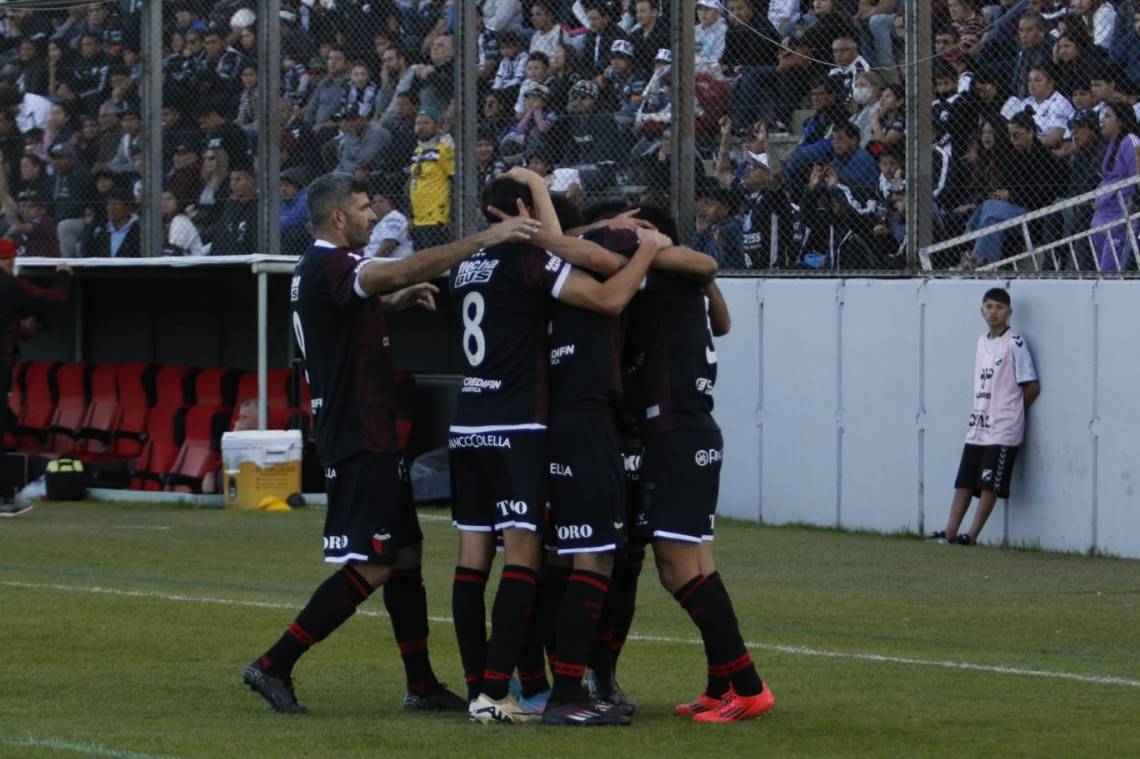 Colón sufrió pero ganó en Salta: 4 a 3 a Central Norte