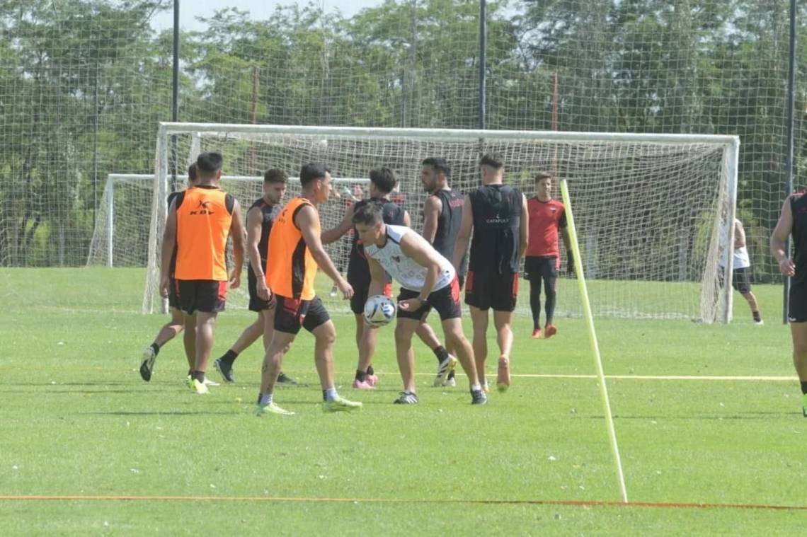 Colón practicó fútbol: las primeras formaciones de Medrán