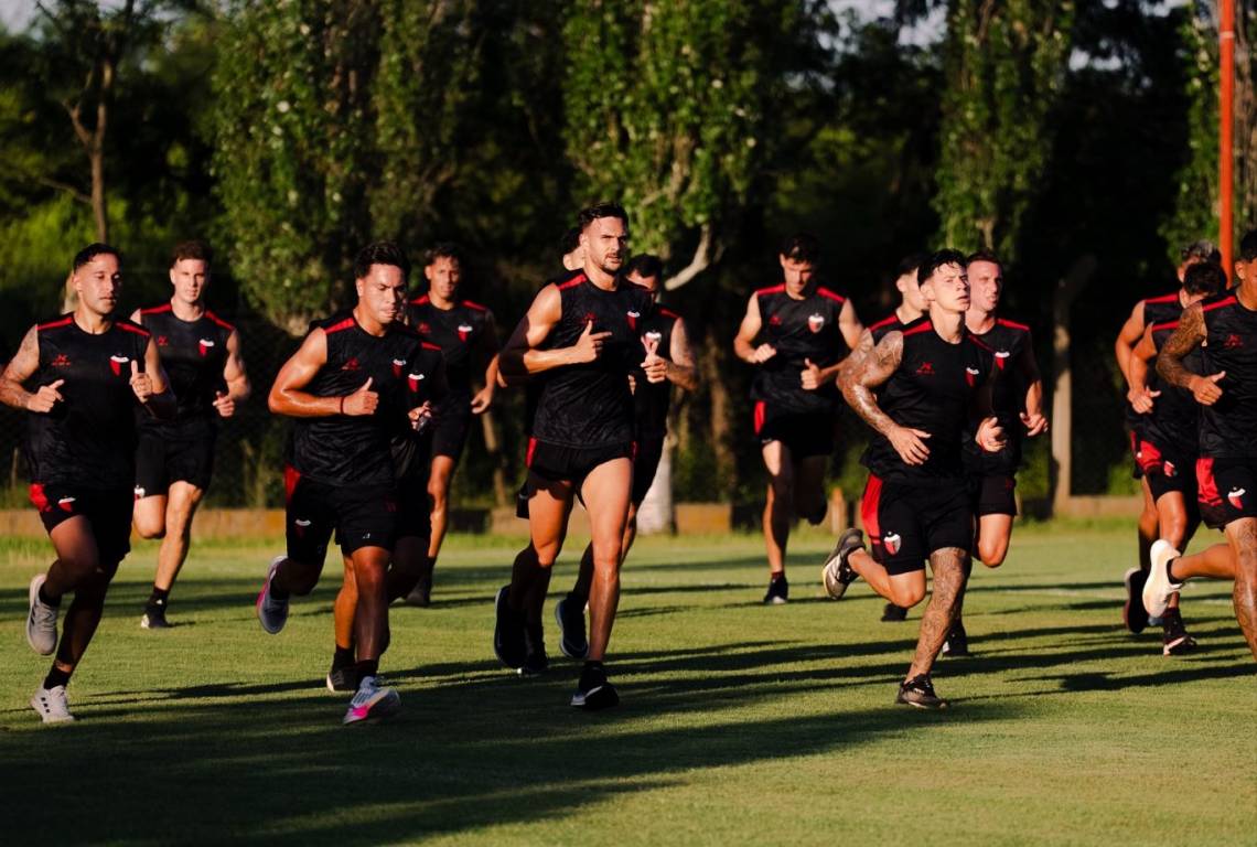 Tras una cuatro meses sin competencia y una extensa pretemporada, Colón vuelve al ruedo en la Primera Nacional.