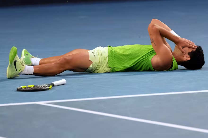 Alcaraz, finalista en Australia tras un duelo maratónico ante Zverev