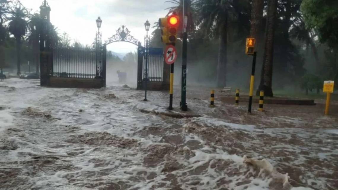 Caos por un feroz temporal de viento, lluvia y granizo en Mendoza