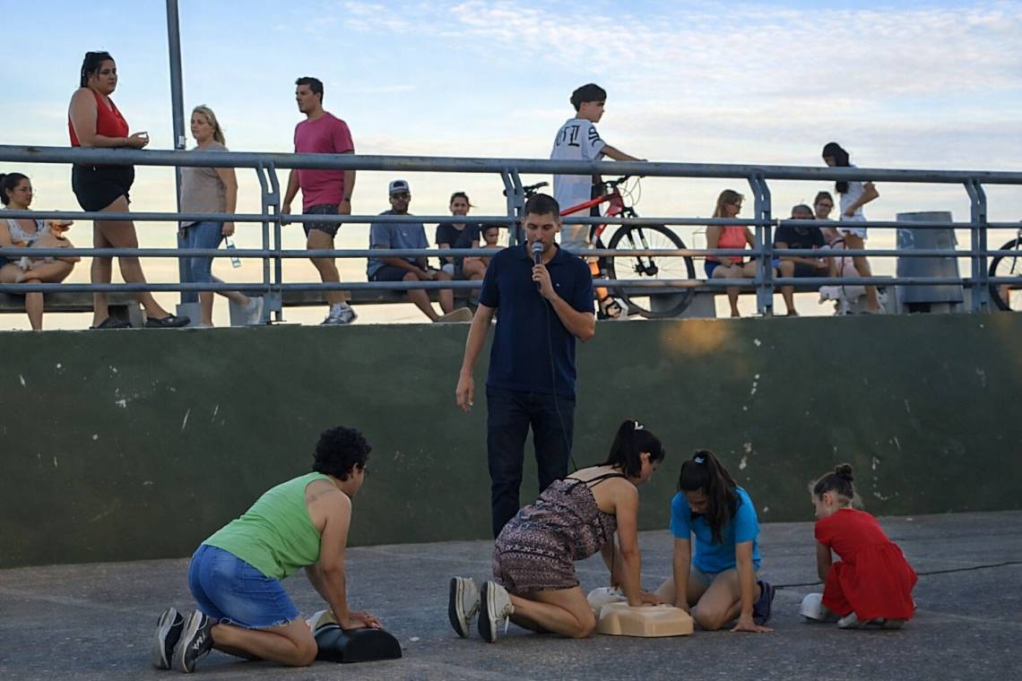 Técnicas de RCP fueron uno de los contenidos abordados durante la jornada. (Foto: MST)