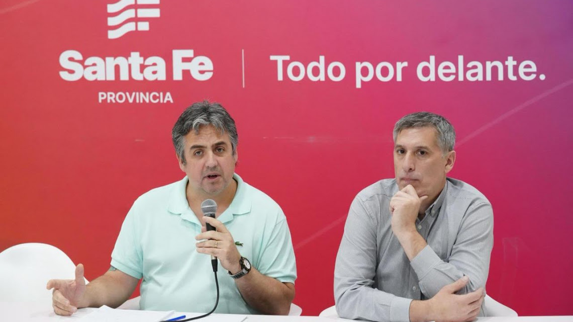 Los ministros Cococcioni y Olivares brindaron una conferencia de prensa conjunta en medio del conflicto policial. (Foto: GSF)