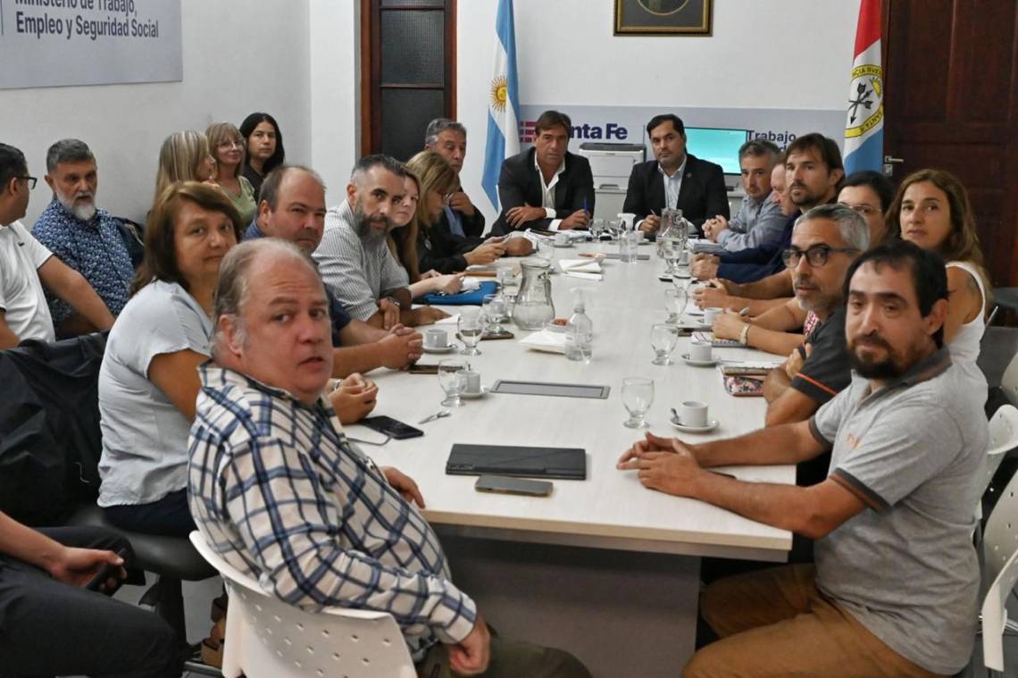 Salud: comenzó la negociación paritaria entre la Provincia, AMRA y Siprus. (Foto: GSF)