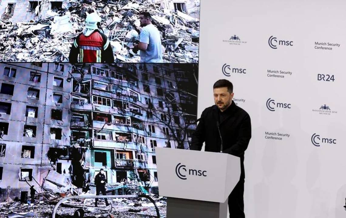 Volodímir Zelenski pide que Estados Unidos dé a Ucrania una garantía de seguridad de 20 años para avanzar en un acuerdo de paz con Rusia.