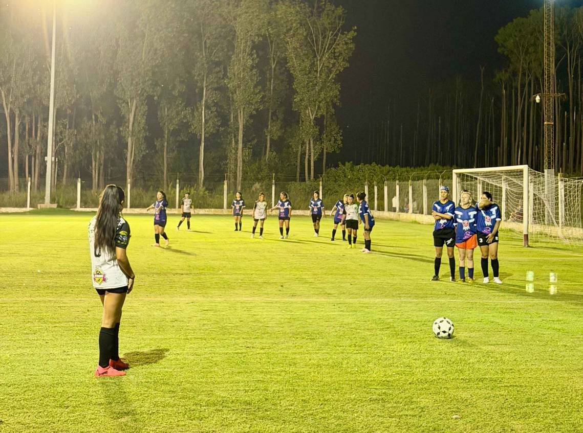 Se disputó la jornada inaugural de la Copa Ciudad de Santo Tomé de fútbol femenino. (Foto: MST)