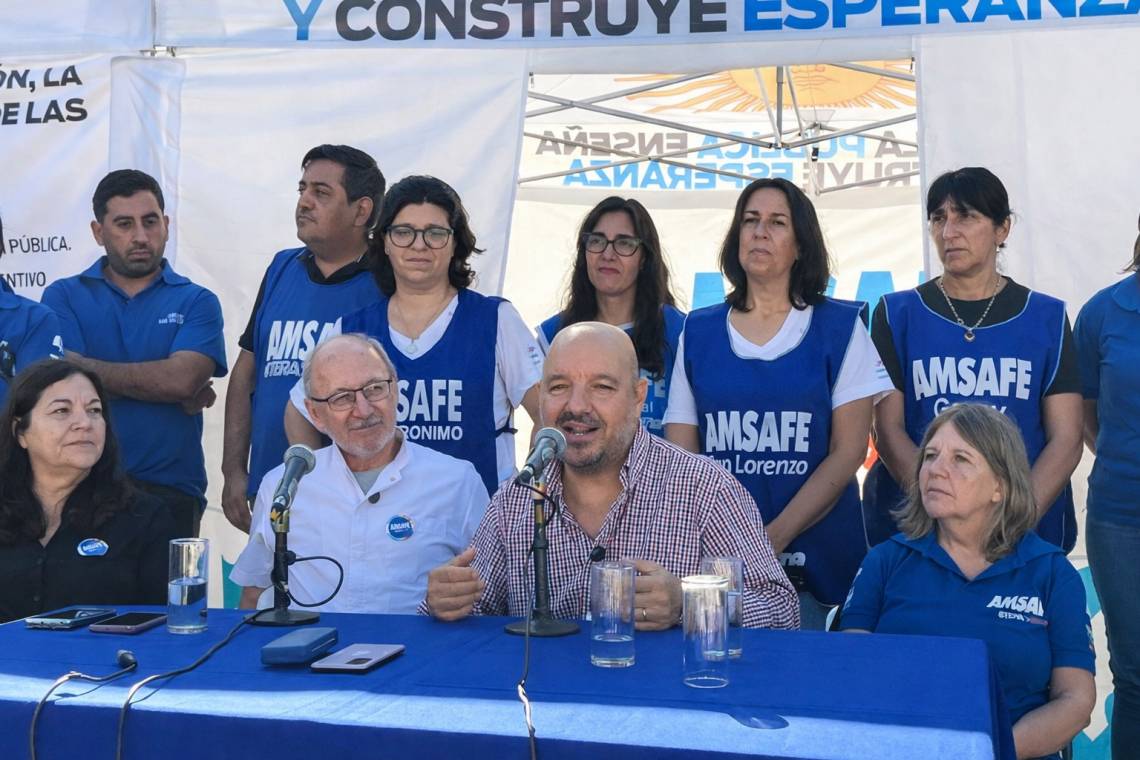 “Es una extorsión”: AMSAFE inició la Carpa Blanca con duras críticas al Gobierno provincial. (Foto: AMSAFE)