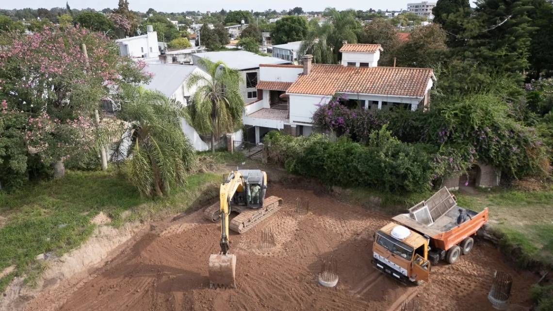 Iniciaron la demolición de la casa expropiada para el nuevo puente. (Crédito: Aire Digital - Maiquel Torcatt)