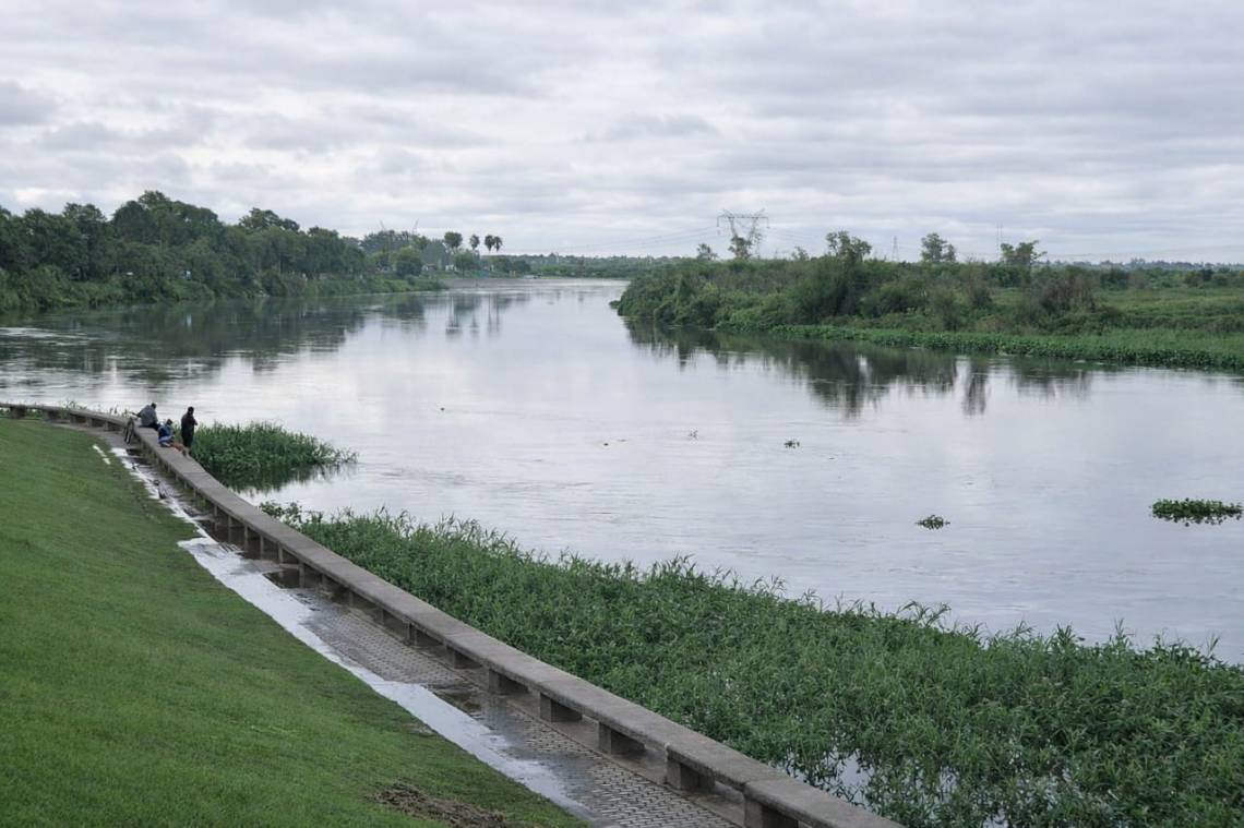 Vuelven a circular por plataformas alertas sobre el nivel del río Salado