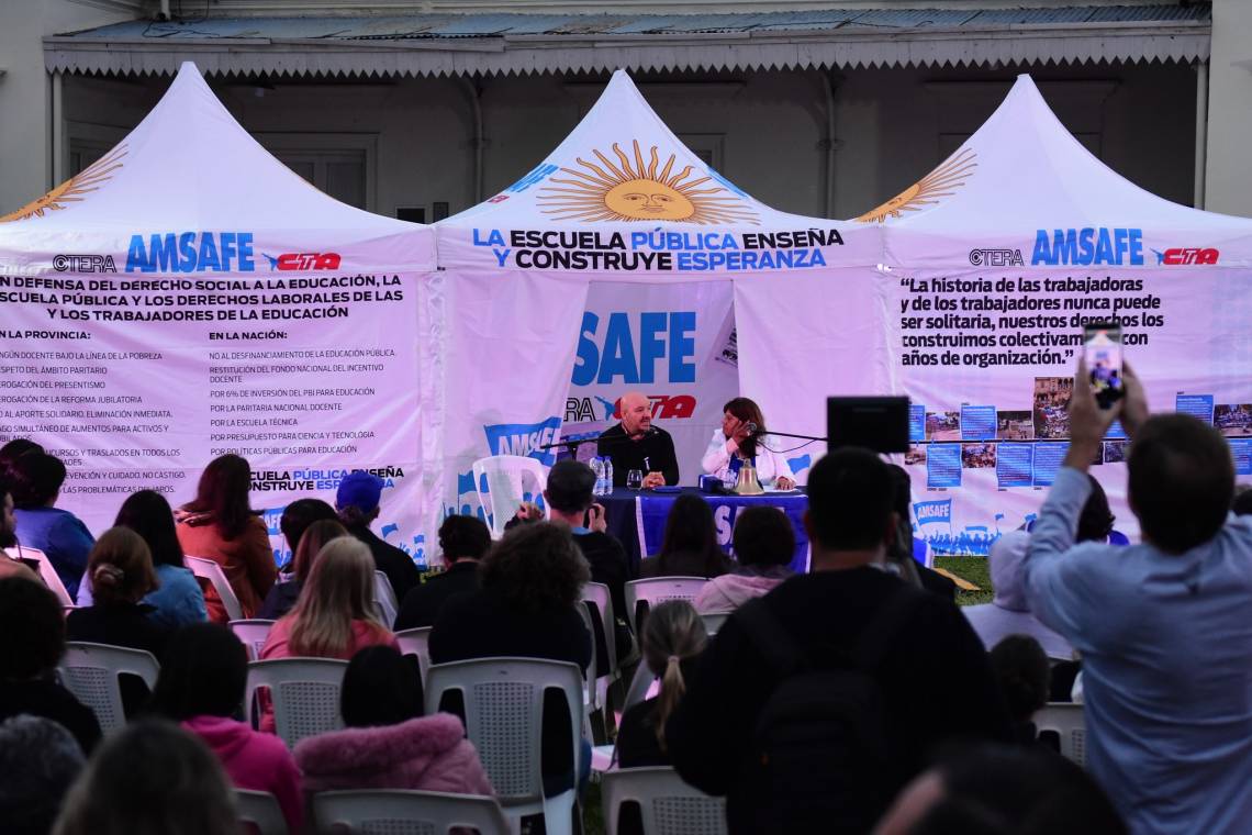 La Carpa Blanca de Amsafe continúna recorriendo la provincia y llegó a Esperanza.