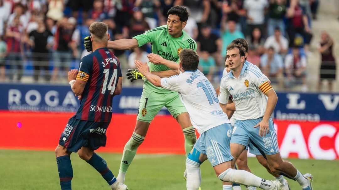 Andrada recibió 13 fechas por el golpe en el rostro que le propinó a un rival en el clásico entre Zaragoza y Huesca.