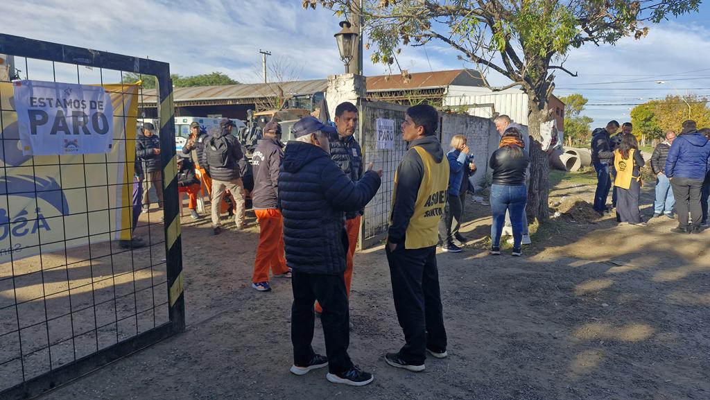 Escala el conflicto gremial en Sauce Viejo con paro de ASOEM y planteos del Municipio. (Crédito: Prensa ASOEM)