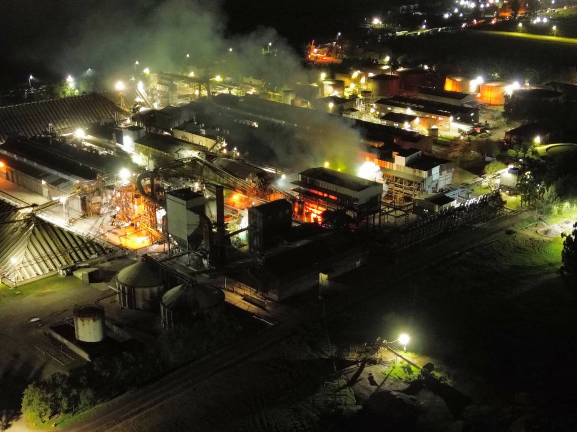 Un voraz incendio obligó a evacuar la planta de Vicentin en Ricardone.