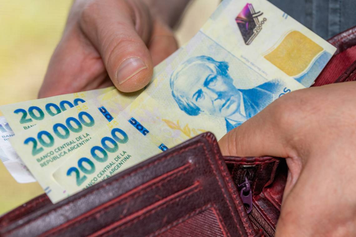 Se profundiza el deterioro del poder adquisitivo de los salarios.  (Crédito: Andrzej Rostek)