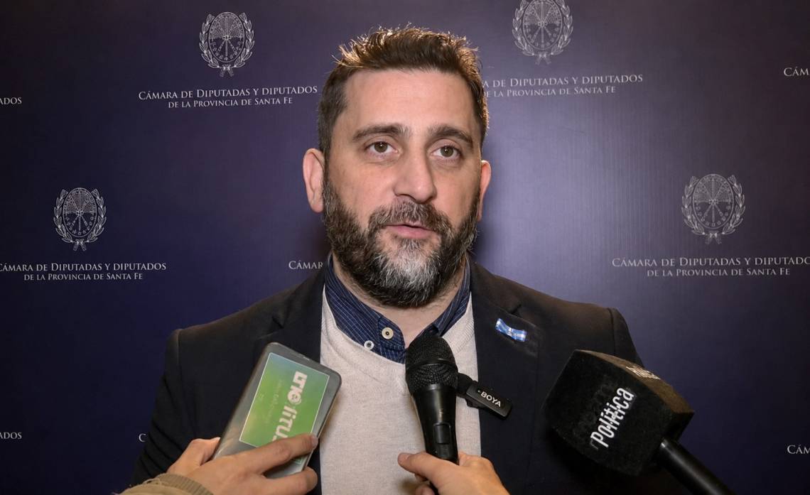Cuvertino presentó un proyecto para impulsar la incorporación del sector de biocombustibles al directorio de YPF y elevar las tasas de corte.