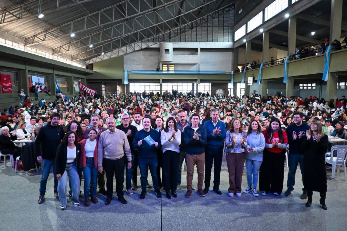 El socialismo santafesino celebró el 25 de Mayo con una multitudinaria convocatoria en Santa Fe.