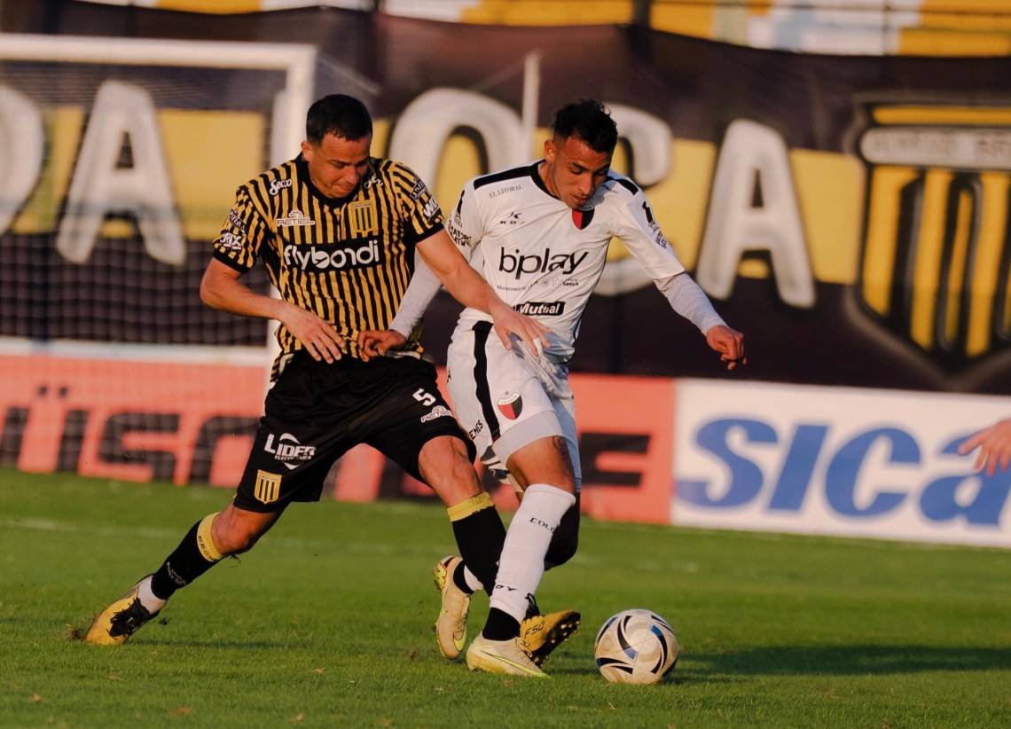 Colón rescató un punto en un partido luchado frente a Almirante Brown.