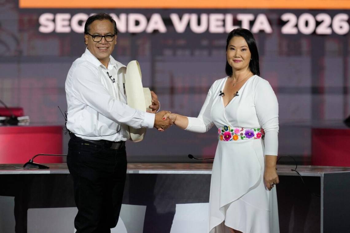 Voto a voto, se define entre Sánchez y Fujimori al nuevo presidente de Perú.