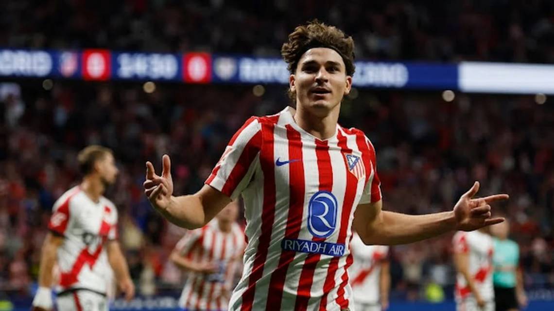 En España es cada vez más fuerte el rumor del interés de Real Madrid por Julián Álvarez, que viene de una muy buena temporada en Atlético.