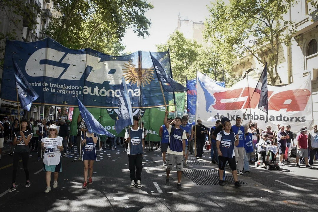 Las dos CTA marcharán a Plaza de Mayo contra el ajuste del Gobierno nacional.