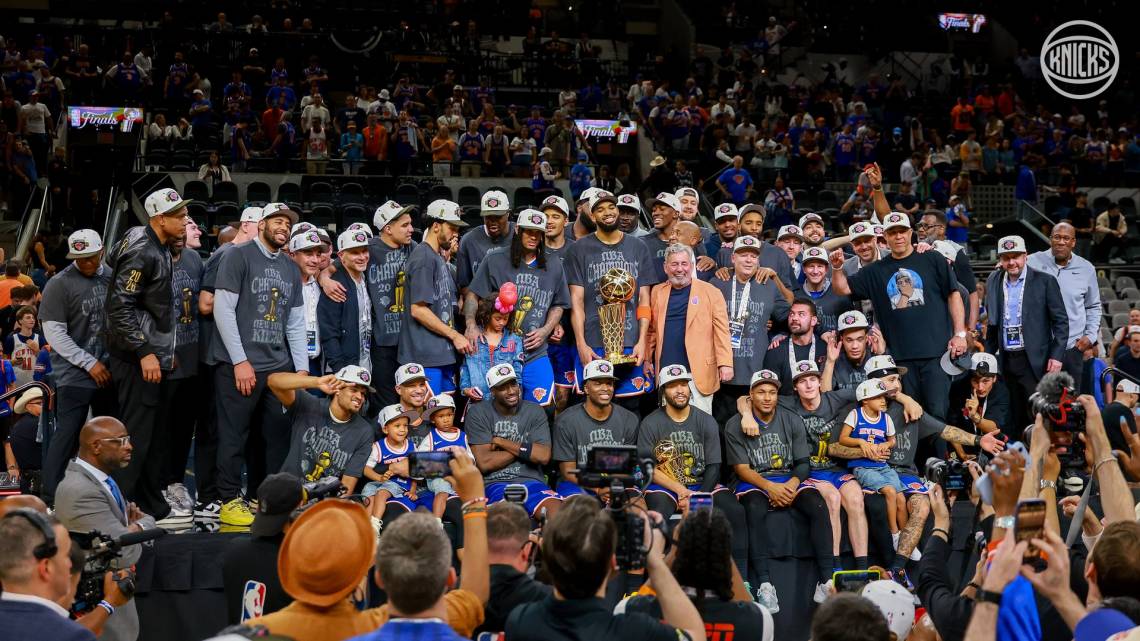 Los Knicks derrotaron a San Antonio y lograron su primer anillo de la NBA desde 1973.