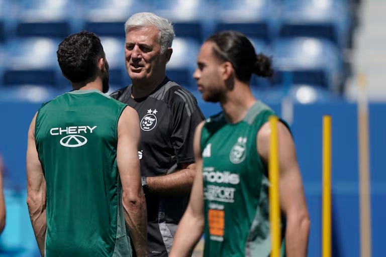 Vladimir Petkovic, el DT Argelia, entrenó a Scaloni en la Lazio.