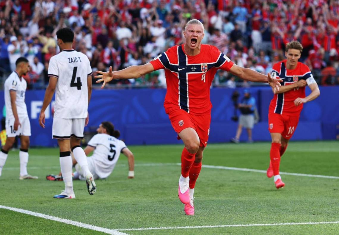 Erling Haaland guió a Noruega en su debut triunfal en el Mundial.