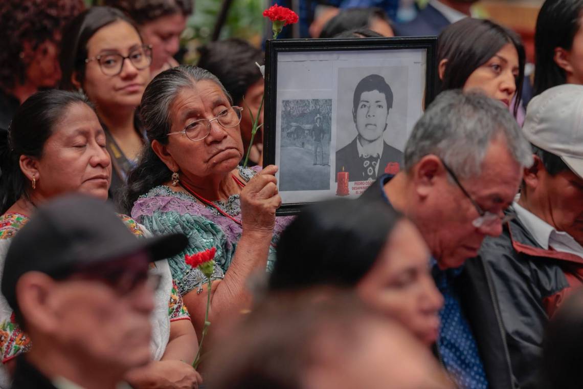 Guatemala pone en marcha un mecanismo para esclarecer miles de desapariciones durante la guerra civil.