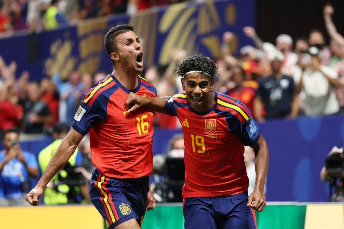 España se despertó, aplastó 4-0 a Arabia Saudita y lidera su grupo en el Mundial.