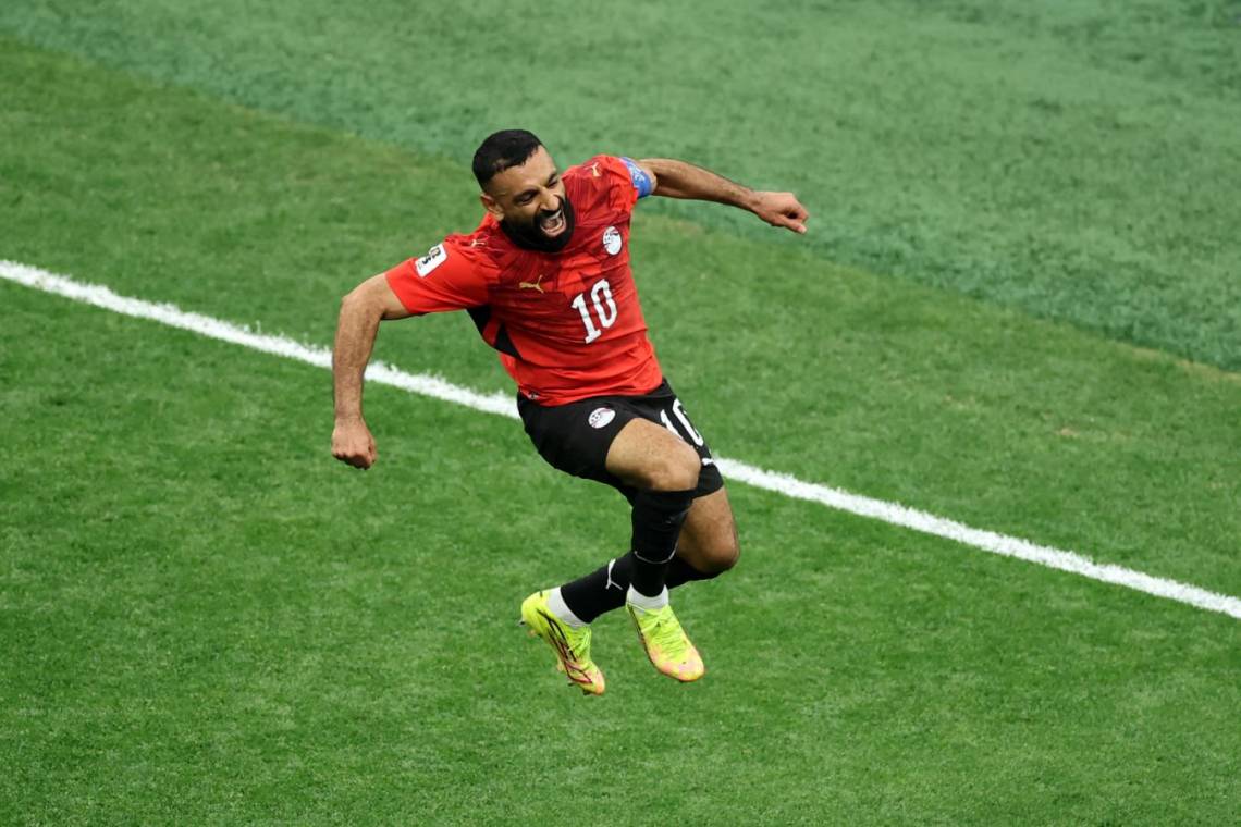 Con Salah como figura, Egipto logró su primer triunfo en los Mundiales.