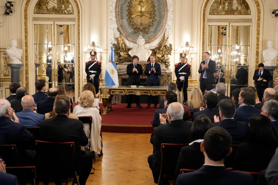 Diego Santilli juró como nuevo jefe de Gabinete de Javier Milei.