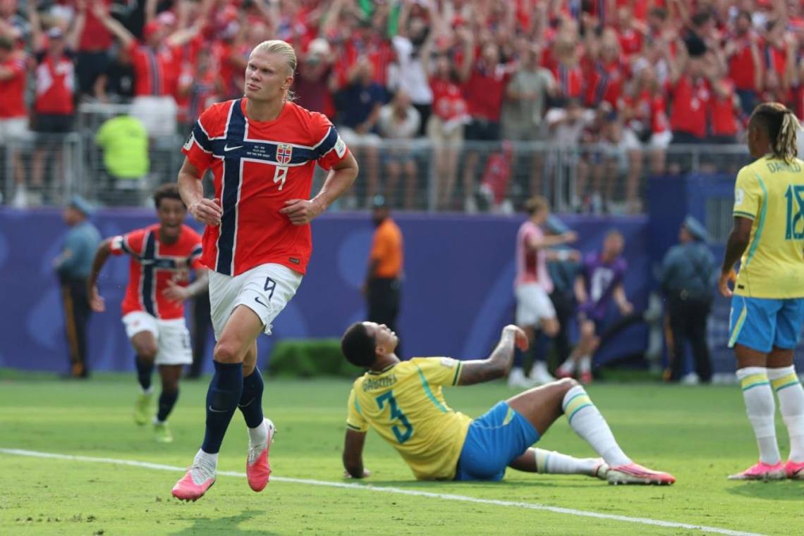 Con un doblete de Haaland, Noruega sorprendió a Brasil. 