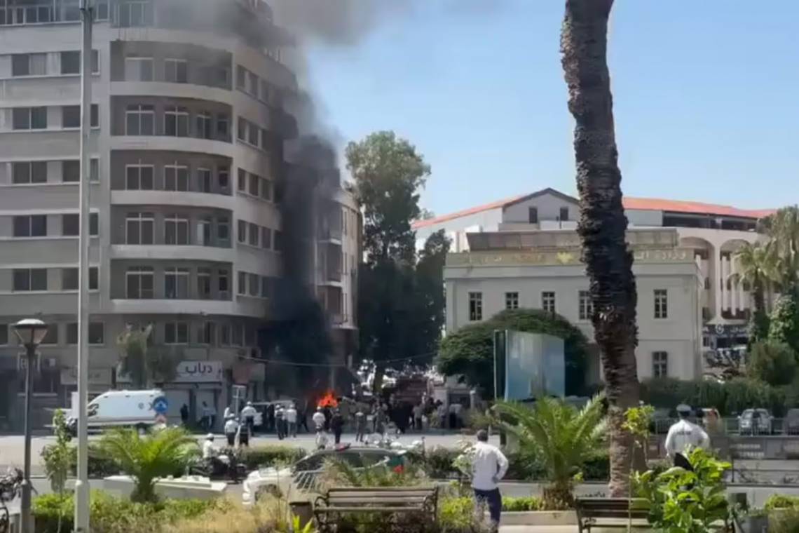 Dos explosiones sacudieron Damasco durante la visita oficial de Emmanuel Macron.