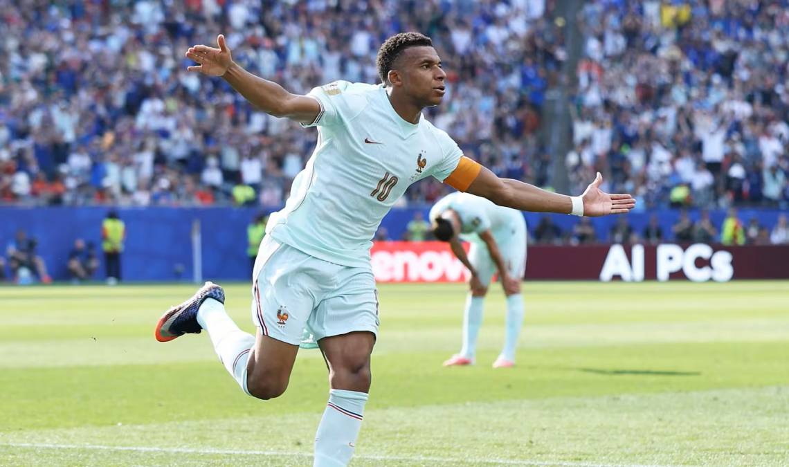 Kylian Mbappé y Ousmane Dembélé marcaron los goles del conjunto francés.