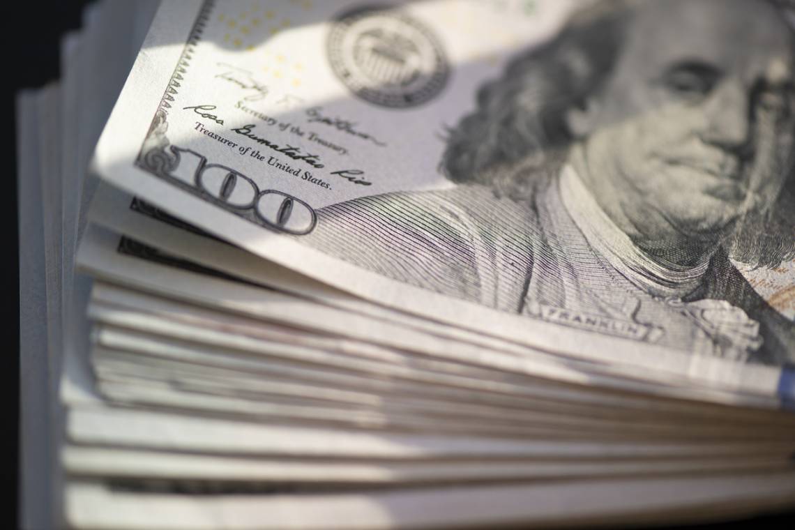 El dólar oficial volvió a bajar y el blue se consolidó como la segunda cotización más alta del mercado. (Crédito:  herkisi)
