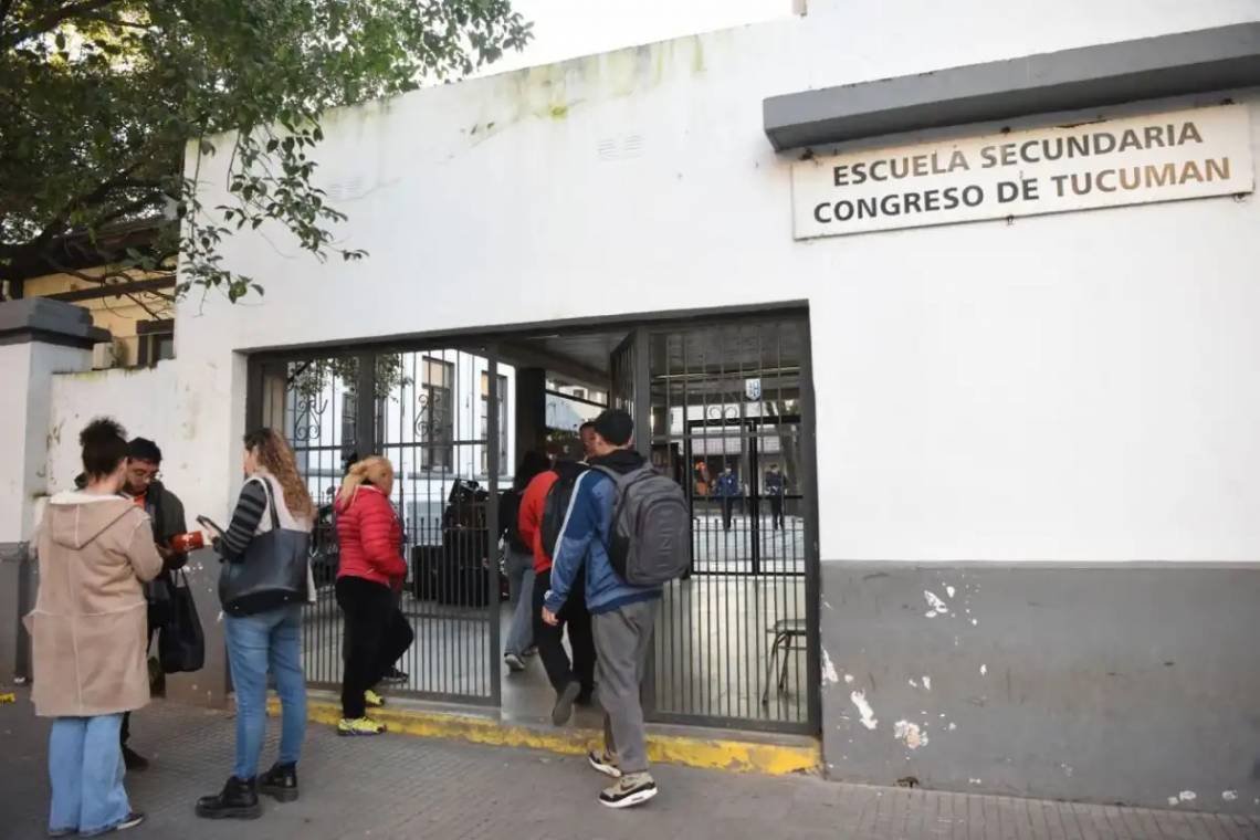 Un adolescente ingresó armado a una escuela de Tucumán y disparó en un aula. (Foto: La Gaceta)