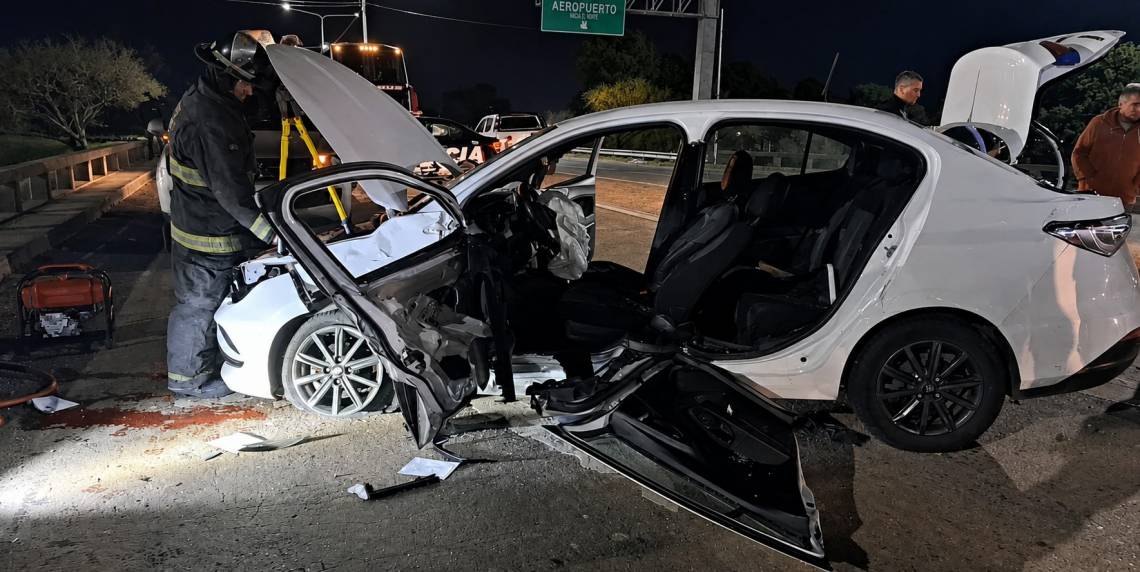 Fuerte choque sobre el rulo de CILSA: seis personas resultaron heridas y un conductor quedó atrapado