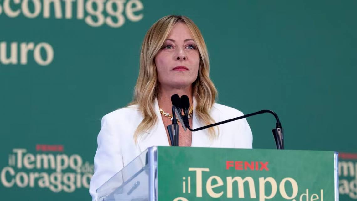 Meloni anunció un paquete de medidas para las escuelas con límites a extranjeros y al uso del velo.