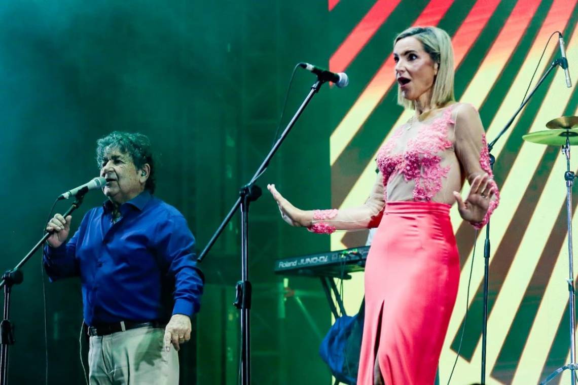 La santotomesina Virginia Tola compartió escenario con Cacho Deicas en la fiesta de cierre de los Juegos Suramericanos. (Crédito: Prensa Juegos Suramericanos)