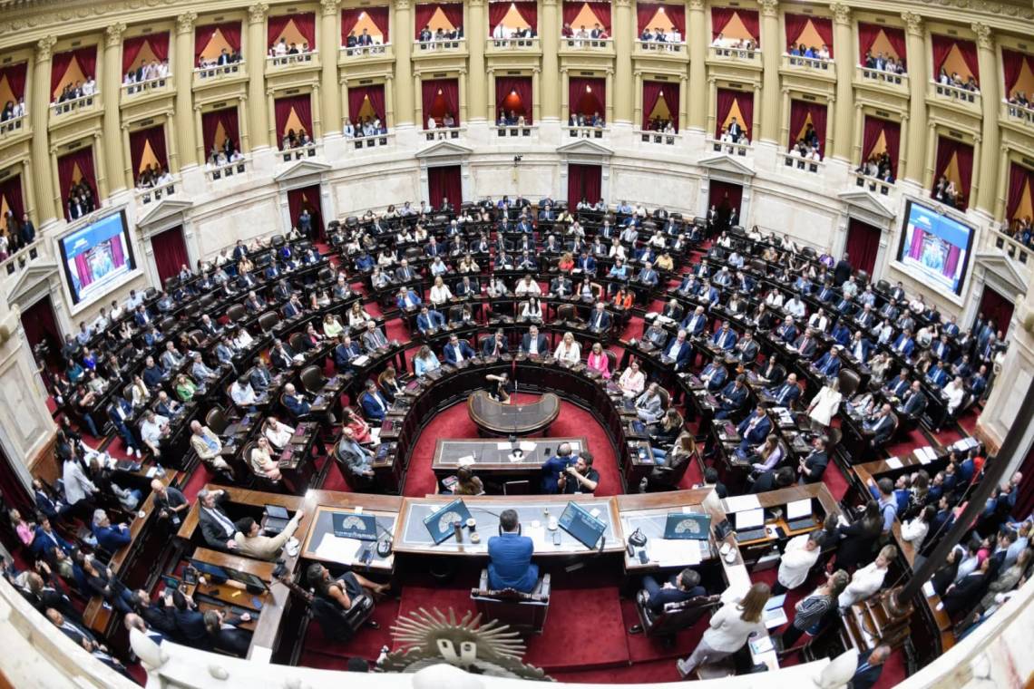 Diputados opositores buscan asegurarse los votos para convocar a una sesión y rechazar el DNU del Gobierno que derogó a Ley de Tierras.