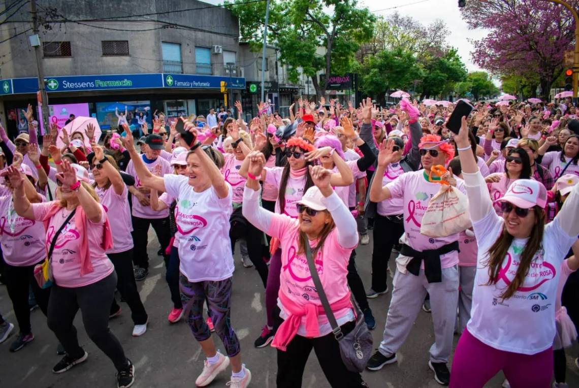 La caminata rosa combinó concientización y celebración en las calles de nuestra ciudad.